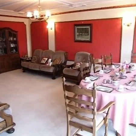 לינה וארוחת בוקר Ballingowan House 3*