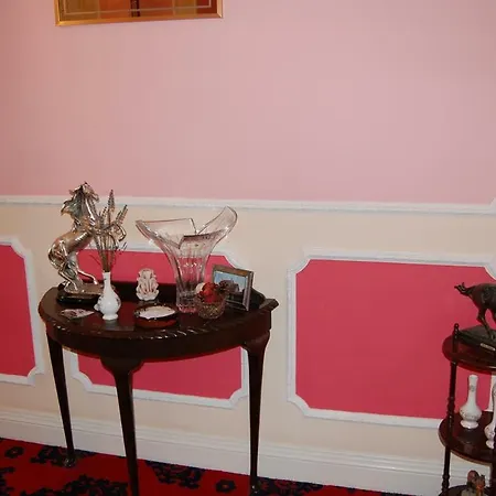 Ballingowan House 3* نيوكاسل ويست